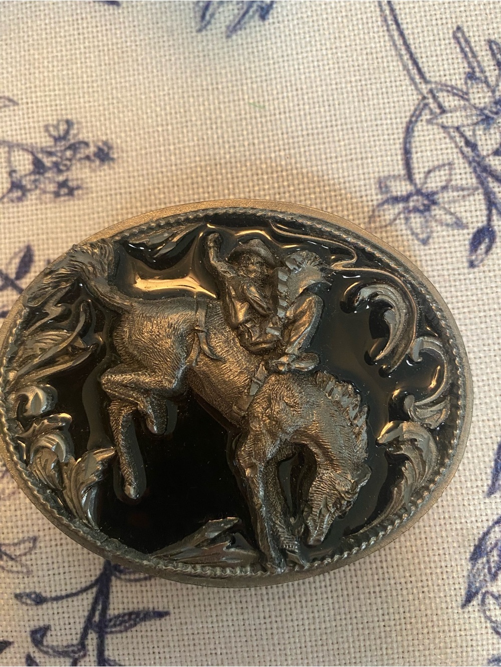 Siskiyou Men's Western Horse Rider Belt Buckle - Black and Silver no
